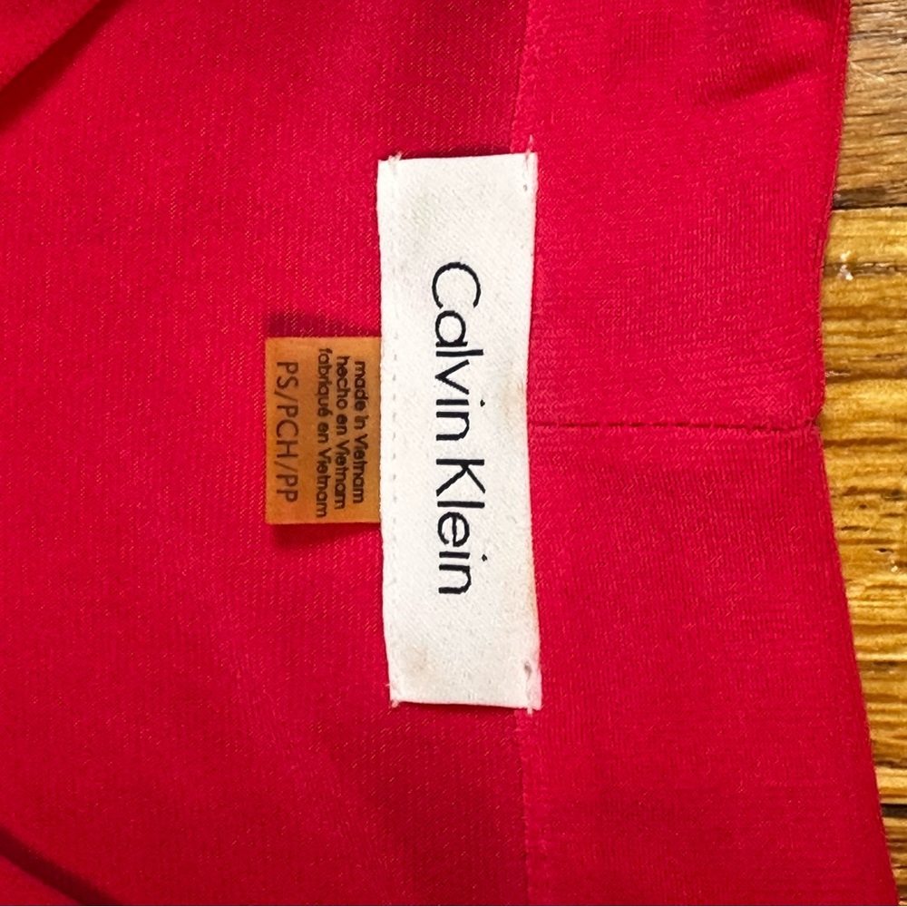 Calvin Klein Red Asymmetrical Sleeveless Blouse Womens Size Small Petite - Picture 2 of 7